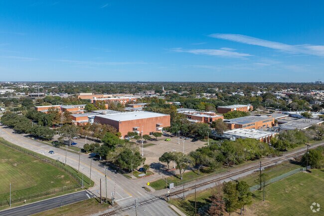 Lee College is located in Baytown, TX.