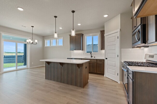 7845 Lennox St, West Richland, WA 99353 - photo 4