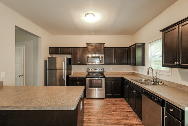 408 Pearl St, Locust Grove, GA 30248 - photo 5