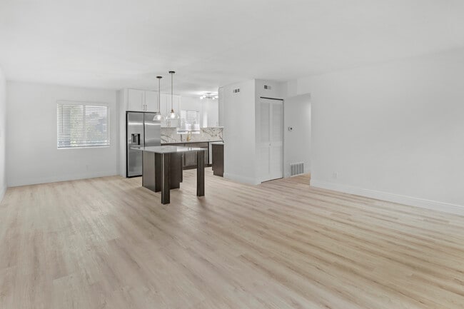 Peninsula Kitchen Islands