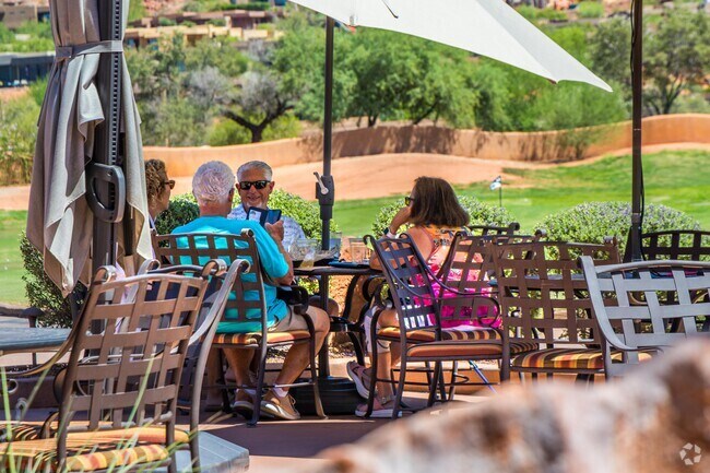 After a round of golf, residents enjoy The Grille at Entrada for exquisite. lunch.
