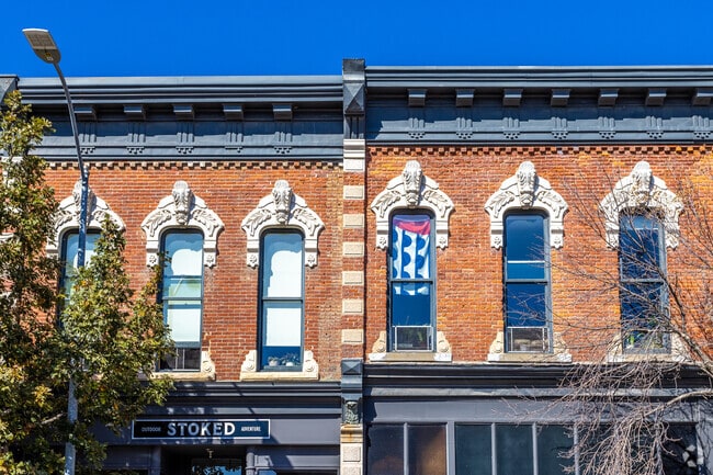 Historic architecture & Des Moines flag