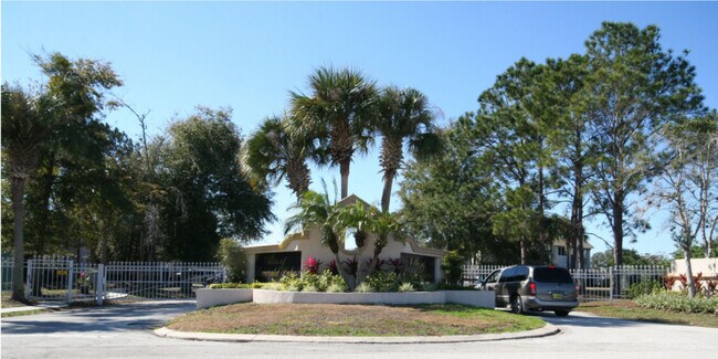 2671 Emerald Lake Ct unit 2671, Kissimmee, FL 34744 - photo 2