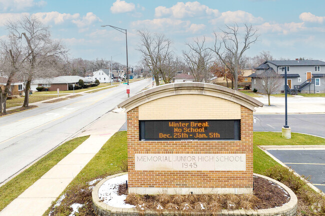 Memorial Jr. High School in Lansing, IL has great academic opportunities for students.