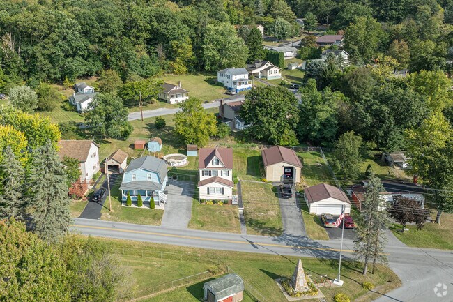 Lakemont's streets have mature pine and sugar maple trees that line two way roads.