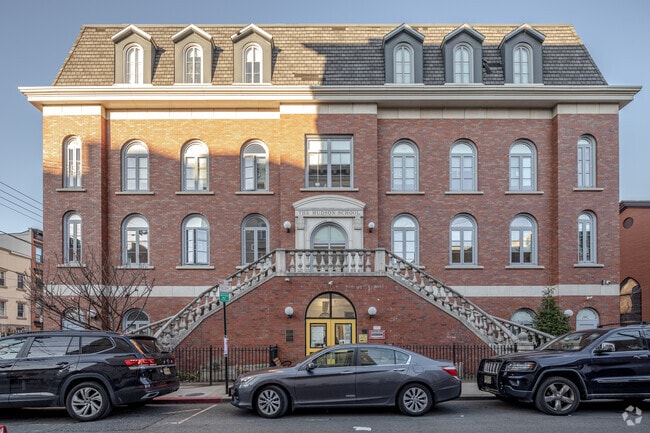 The Hudson School inspire independent thinking and intellectual risk-taking.