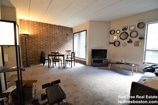 1856 Beacon St Unit 2B, Brookline, MA 02445