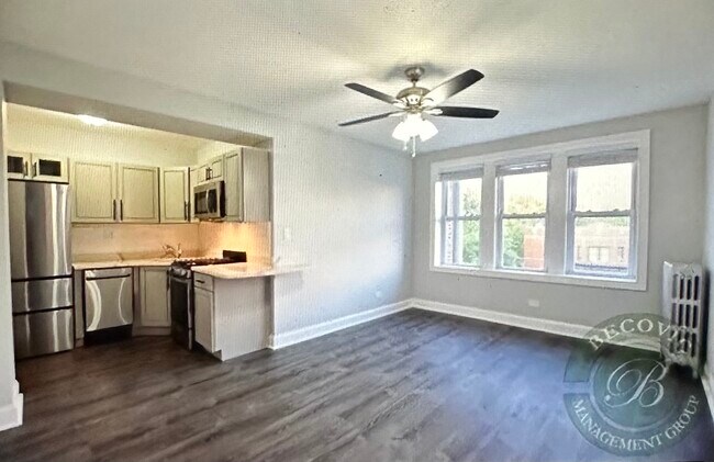 1522 W Sherwin Ave unit 304, Chicago, IL 60626 - photo 2