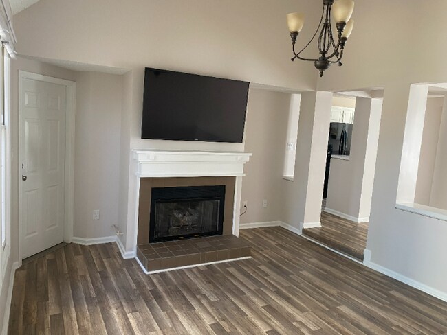 9215 Ravenwing Dr, Charlotte, NC 28262 - photo 2