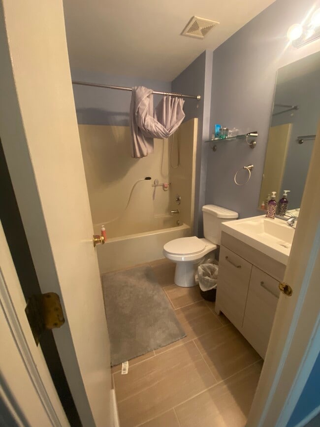 1915 Chestnut Grove Dr, Plainfield, IL 60586 - photo 3