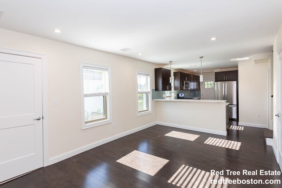 39 Harvard St unit 2, Medford, MA 02155 - photo 1