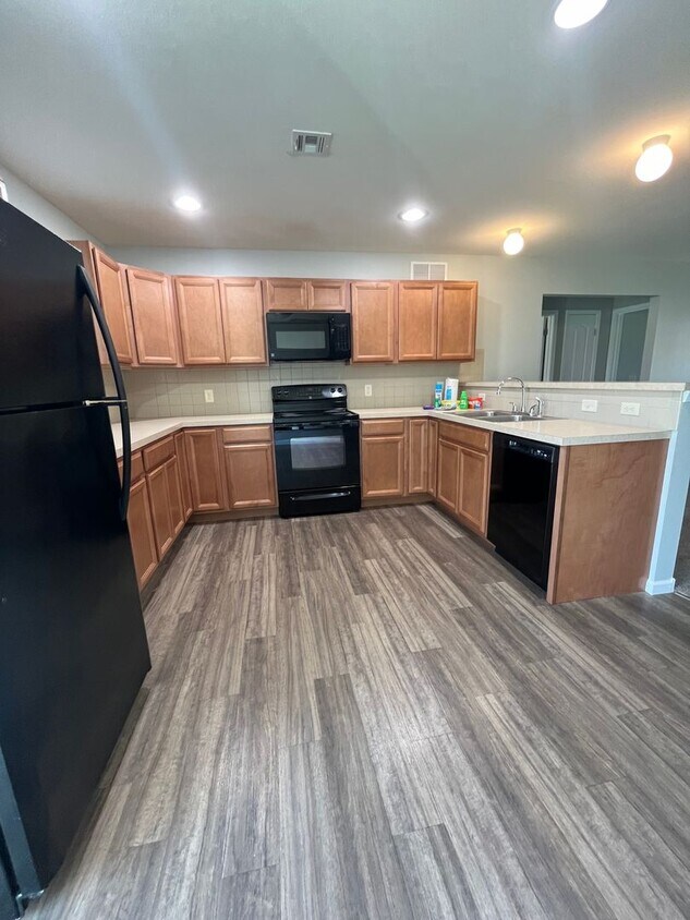 Cottonwood Crossing 705 Cottonwood Crossing Dr, Newton, KS