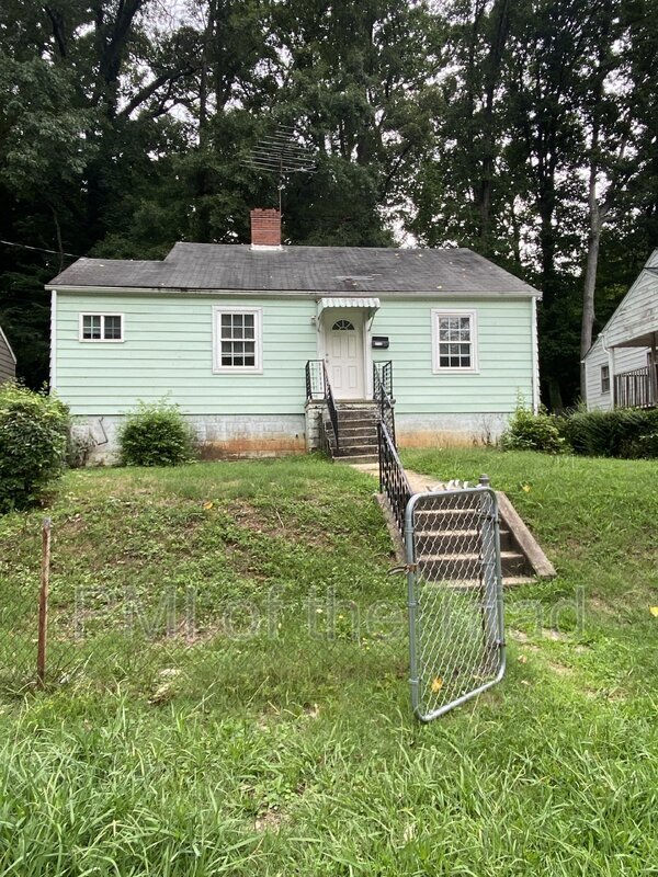 2716 Ivy Ave, Winston-Salem, NC 27105