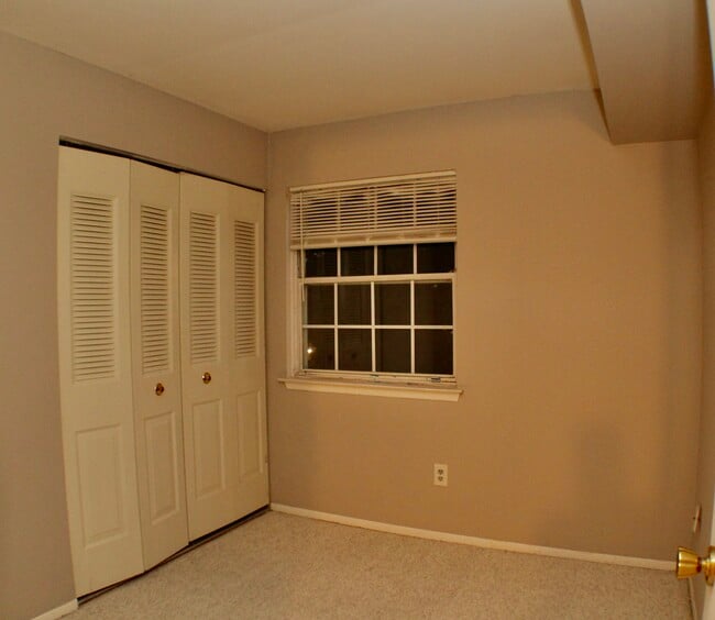 910 Chestnut Hill Dr unit H, Auburn Hills, MI 48326 - photo 6