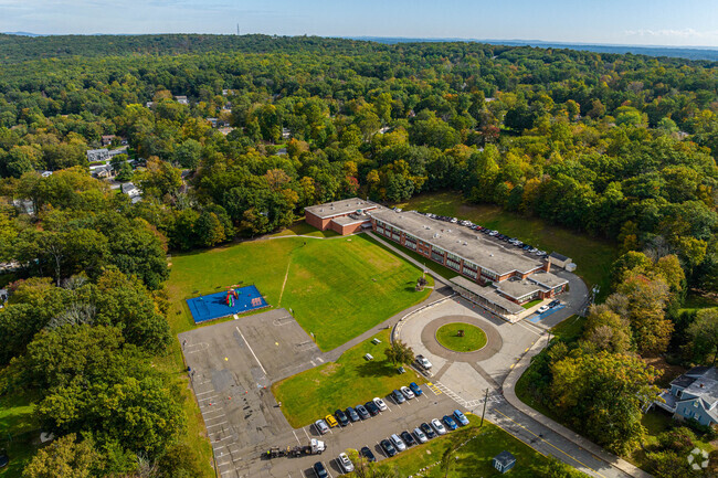Students of Oakland can attend Manito Elementary School.
