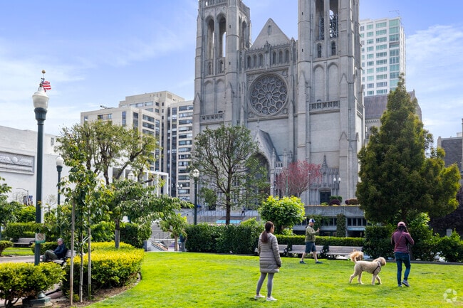 Soak in the quiet ambience of Huntington Square Park near Lower Nob Hill.