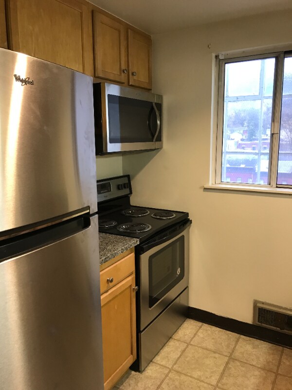 212 3rd St unit 4B, Troy, NY 12180 - photo 3