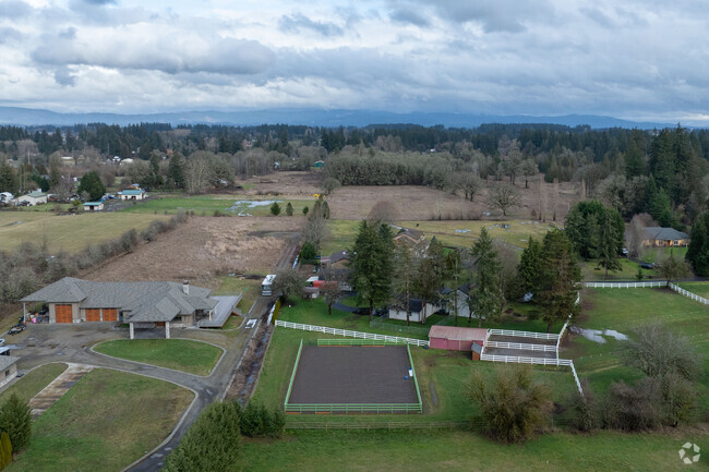 Large homes with acreage, farms and livestock can be found throughout the city of Mount Vista.