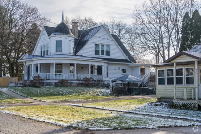 A Queen Anne house in Sunfield.