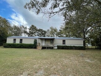 176 Circle Dr, Glennville, GA 30427