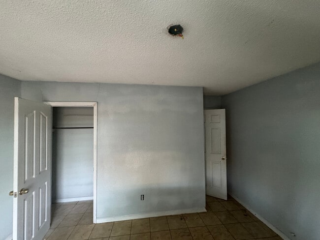 811 E Ave d, Robstown, TX 78380 - photo 7