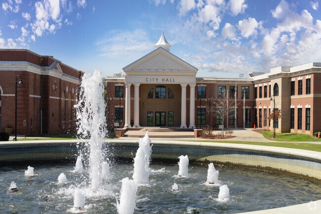 City Hall is a landmark near East Washington that was built in the 1930s and features Colonial Revival architecture.