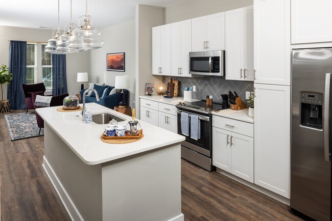 Avalon Highland Creek, Charlotte, NC 28269 - photo 4