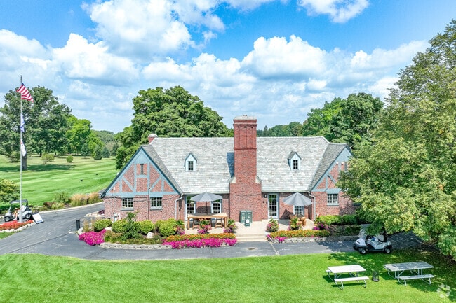 Sandy Hollow Golf Course features a scenic cottage-style clubhouse.