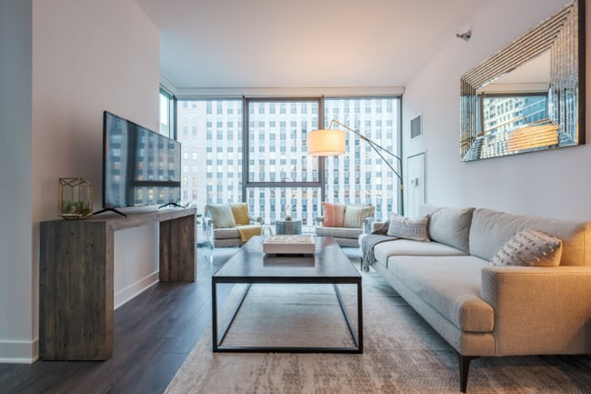 211 W Hubbard St, Chicago, IL 60654 - photo 2