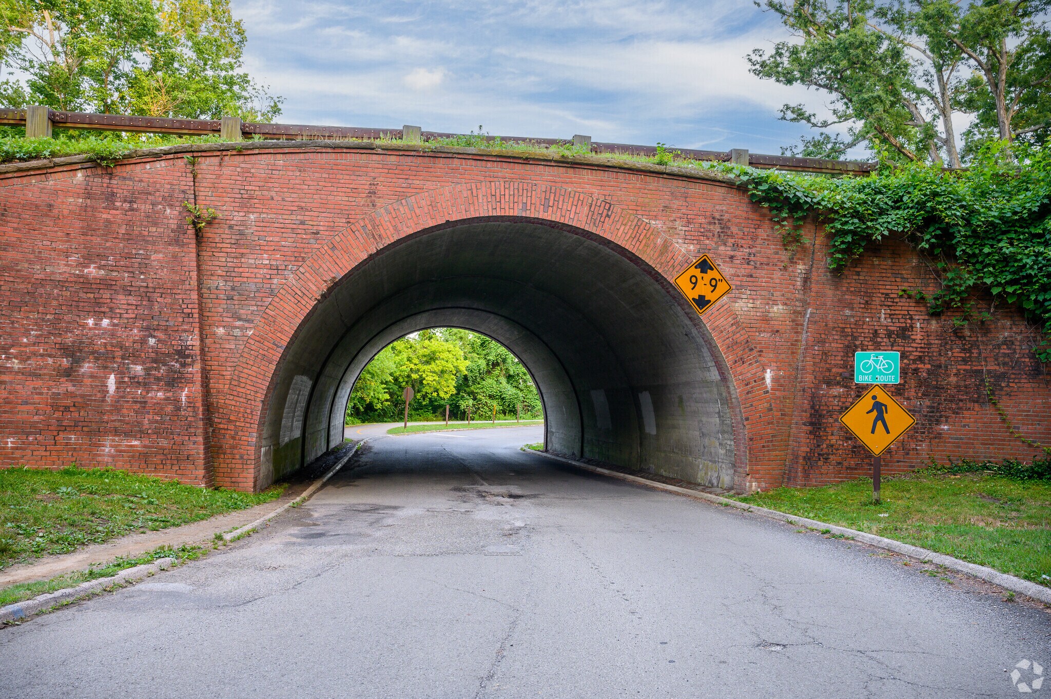 The George Washington Memorial Parkway runs through Fort Hunt.