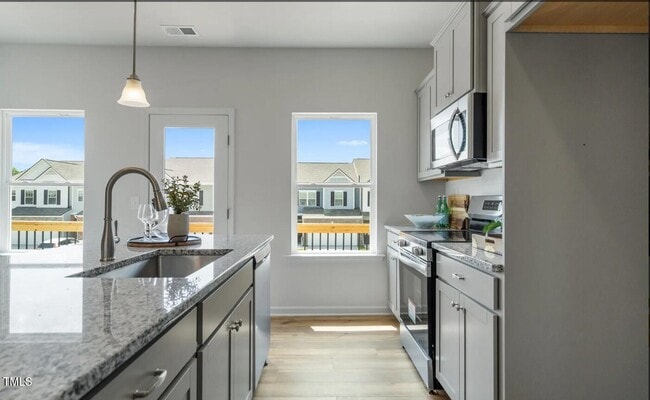 724 Orchard Vista Cir, Raleigh, NC 27606 - photo 6