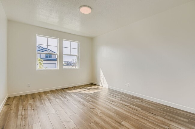 217 E Clear Granite Way, Eagle Mountain, UT 84005 - photo 3