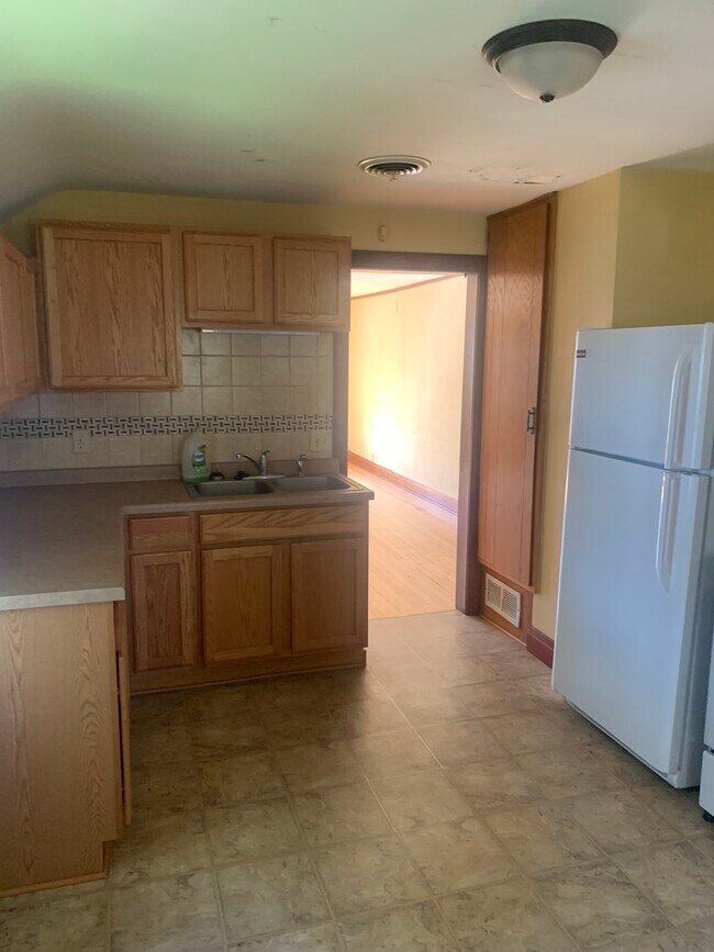 619 S Orchard St unit 2, Madison, WI 53715 - photo 5