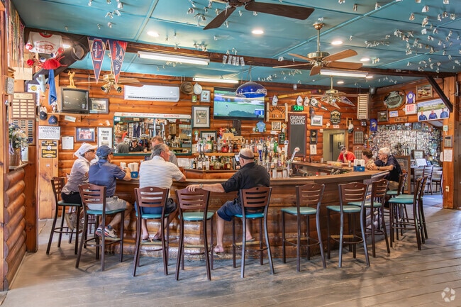 Cronin’s Golf Resort restaurant serves hearty meals with scenic Hudson River views.