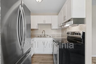 4225 Schooner Trail Unit B, Chesapeake, VA 23321