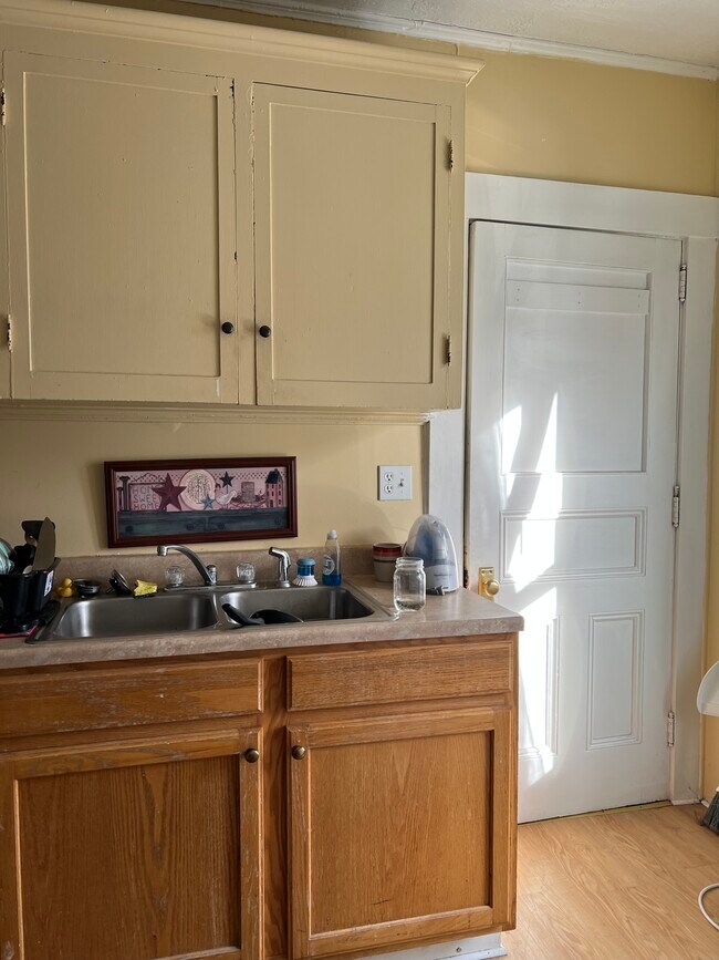 39 S Main St unit 2, Concord, NH 03301 - photo 5