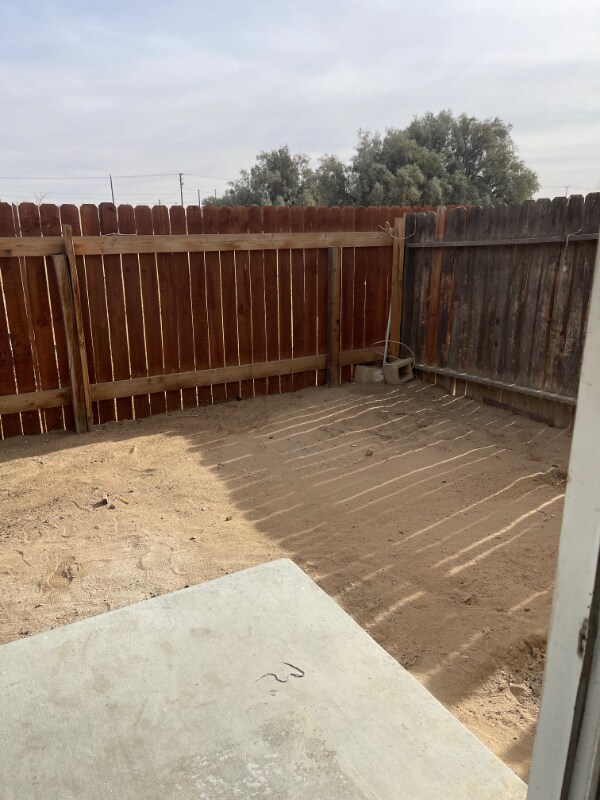 11200 Vintage Rd unit 12, Adelanto, CA 92301 - photo 2