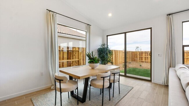 8415 Killary Harbor Ave, Bakersfield, CA 93311 - photo 6