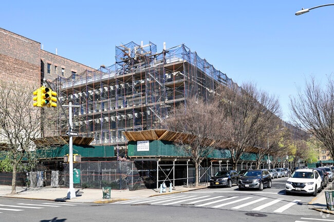 The student population of JHS 143 Eleanor Roosevelt is 192 and the school serves 6-8.