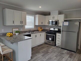 15852 Croatia Dr, Clinton Township, MI 48038