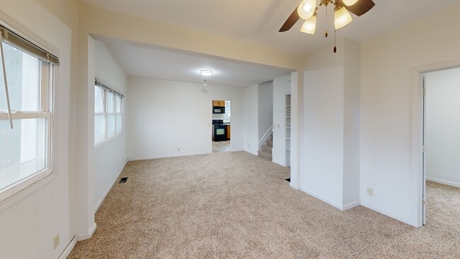 1238 Ellis Blvd NW, Cedar Rapids, IA 52405 - photo 2