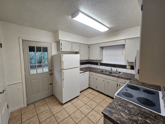 1926 Martin St, Conway, AR 72034 - photo 2