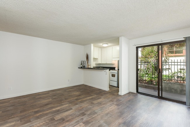 Elan Loma Highlands, San Diego, CA 92107 - photo 7