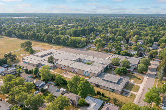 There are 668 students who attend Dwight Rich School of the Arts in Averill Woods.