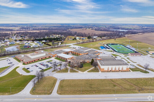 Woodlan Jr/Sr High School receives an overall Niche grade of C+.