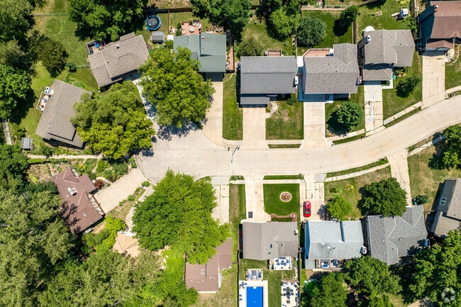 You will find many cul-de-sacs in the Leawood Southwest neighborhood.