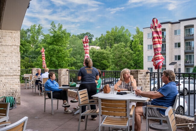 Residents of Salem Woods enjoy dining outside at Brixx Wood Fired Pizza.