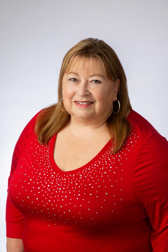 Jennifer Stoops