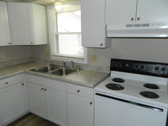 904 SE 10th St, Des Moines, IA 50309 - photo 6