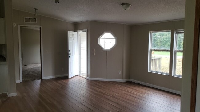 1124 Eulalia Ln, Catawba, NC 28609 - photo 4